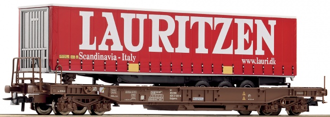 4 axle Flat car loaded with trailer Lauritzen<br /><a href='images/pictures/Roco/160049.jpg' target='_blank'>Full size image</a>